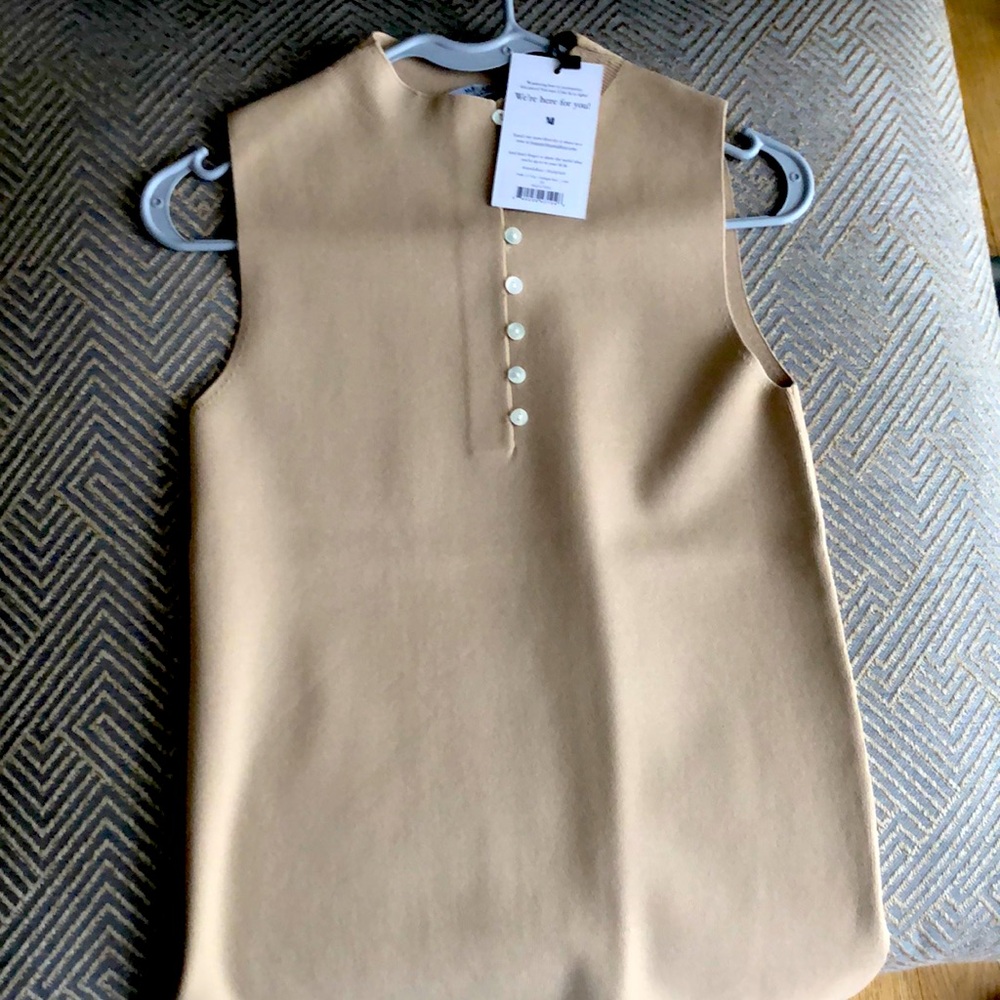 Women’s work or casual sleeveless stretch top. Mock-turtleneck, 8 buttons.